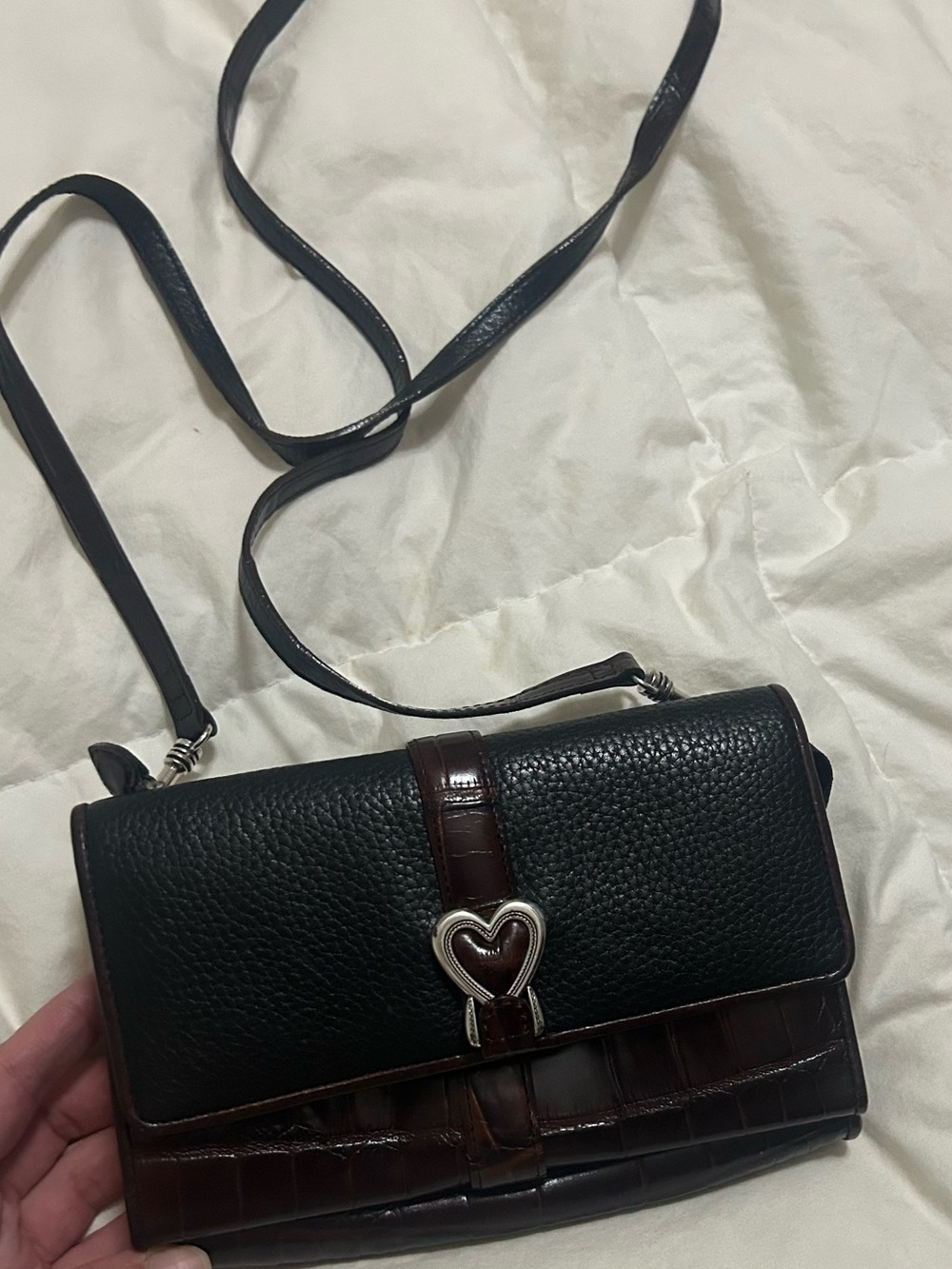 EUC Vintage Brighton 2 tone croc embossed leather crossbody wallet W heart clasp